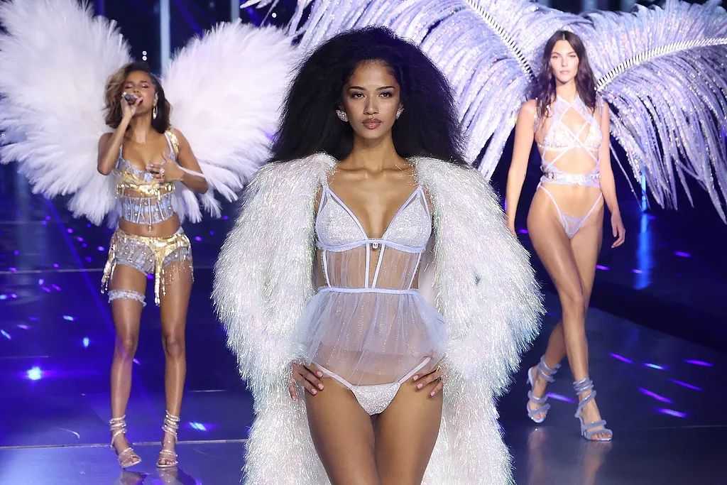 The Veep show is back on the go! Hundreds of flowers and beauty gods return!