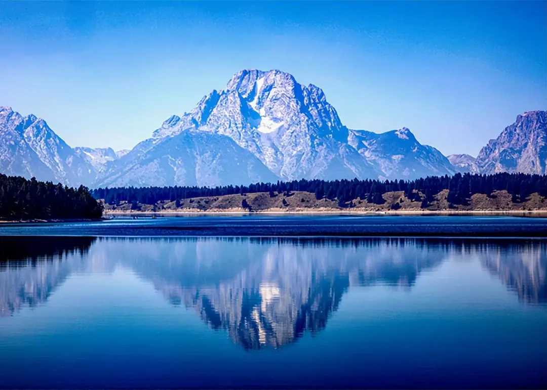 Global Attractions: Diverse Wonders of Nature and Culture